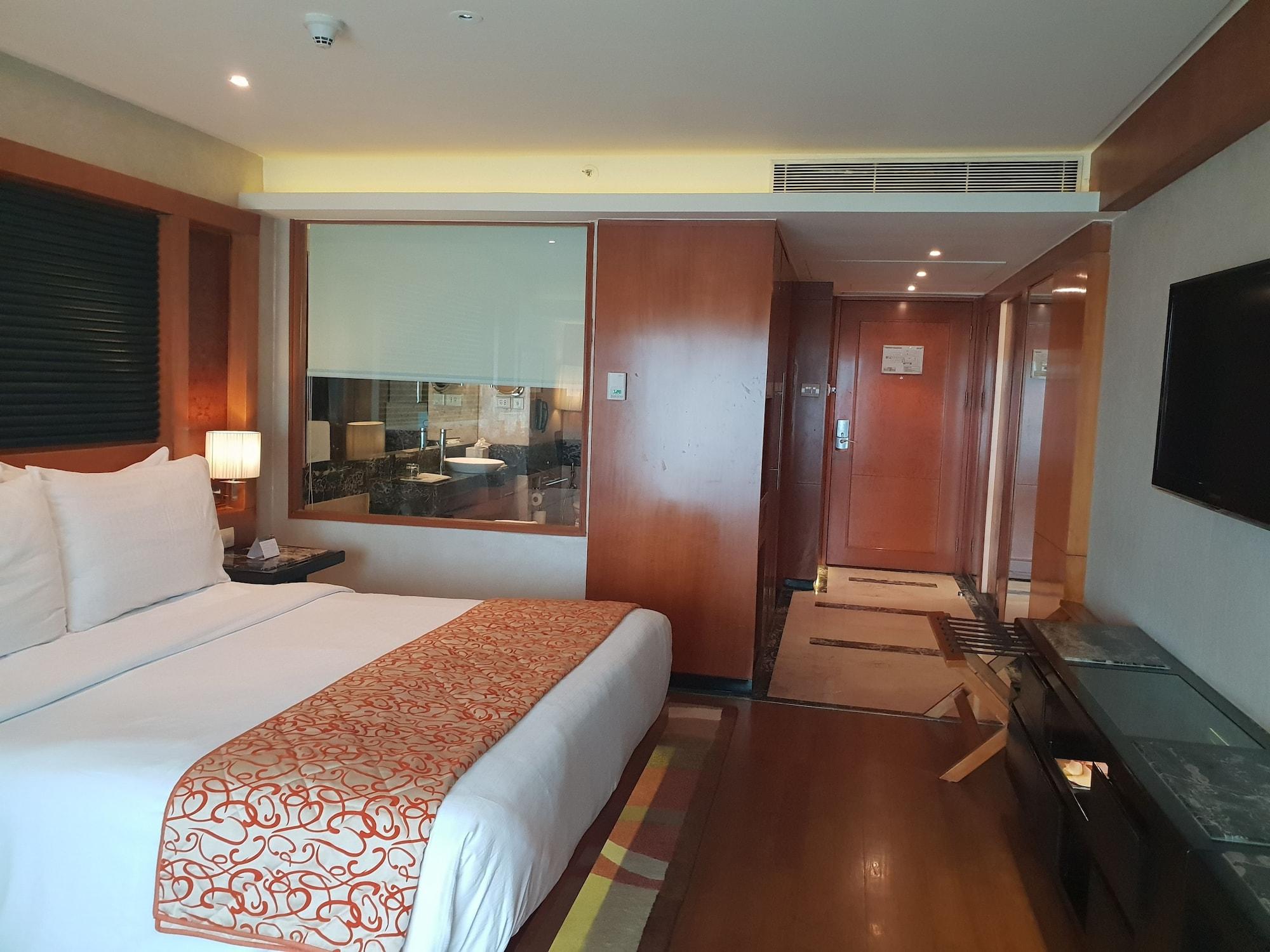 Gokulam Grand Hotel & Spa Bangalore Exterior photo
