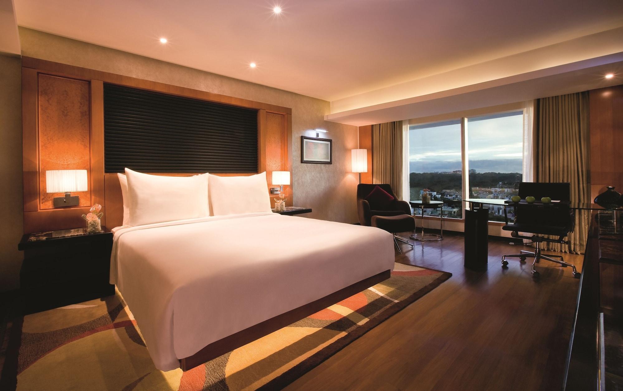 Gokulam Grand Hotel & Spa Bangalore Room photo
