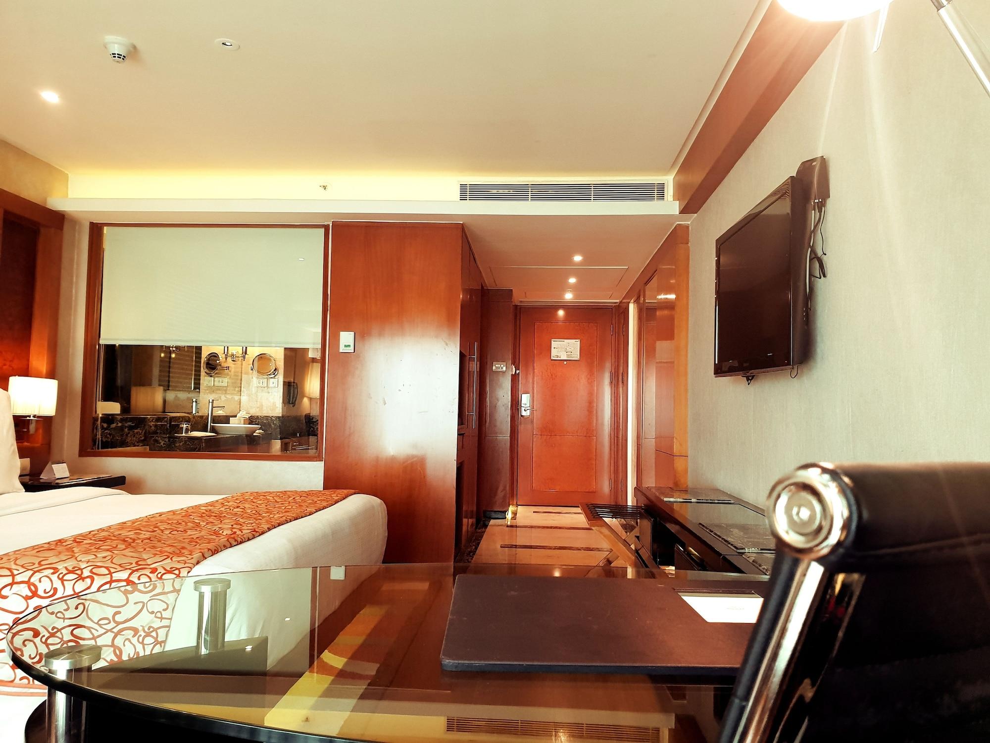 Gokulam Grand Hotel & Spa Bangalore Exterior photo