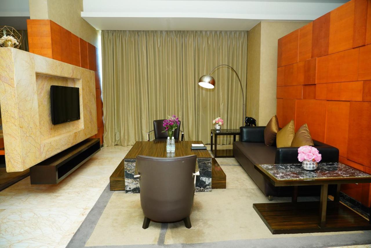 Gokulam Grand Hotel & Spa Bangalore Exterior photo