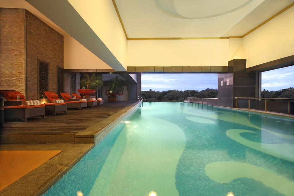 Gokulam Grand Hotel & Spa Bangalore Exterior photo
