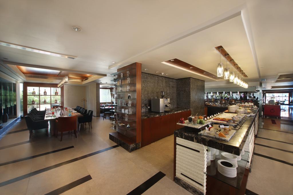 Gokulam Grand Hotel & Spa Bangalore Exterior photo