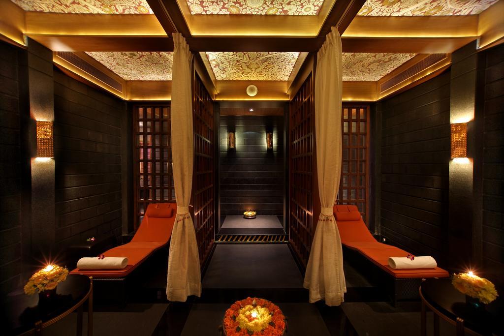Gokulam Grand Hotel & Spa Bangalore Exterior photo