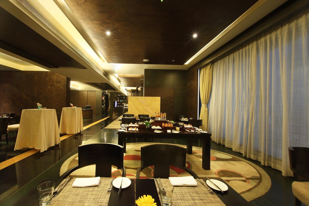 Gokulam Grand Hotel & Spa Bangalore Exterior photo