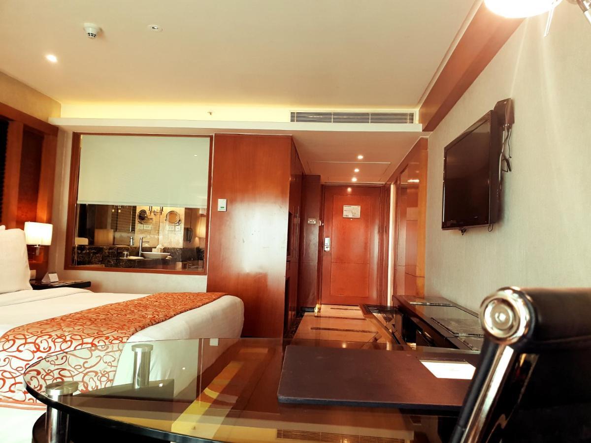 Gokulam Grand Hotel & Spa Bangalore Exterior photo